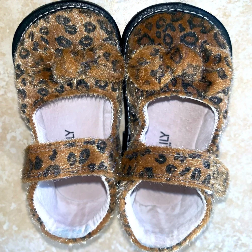 JACK and LILY MY SHOES faux fur Mary Jane dress shoes baby size 18-24 M 6 5